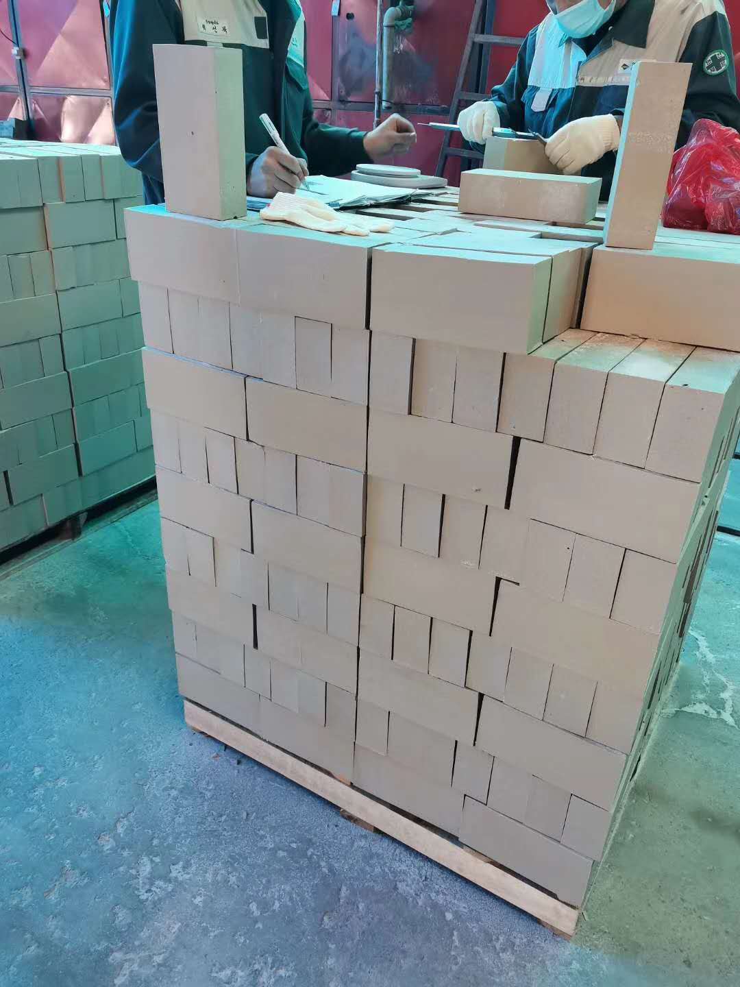 65厚耐酸磚今年處于一直是缺貨狀態(tài)，而且價(jià)格高，那么為什么會(huì)出現(xiàn)這種情況